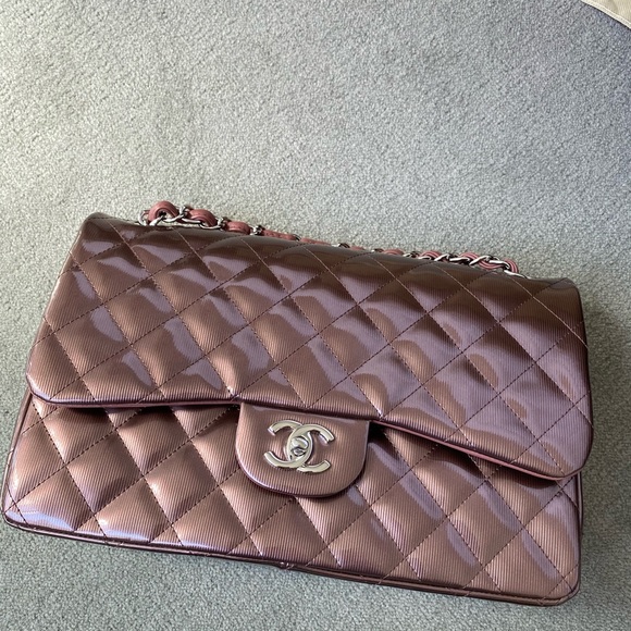 CHANEL Jumbo Classic Flap Patent Lambskin - Picture 9 of 16